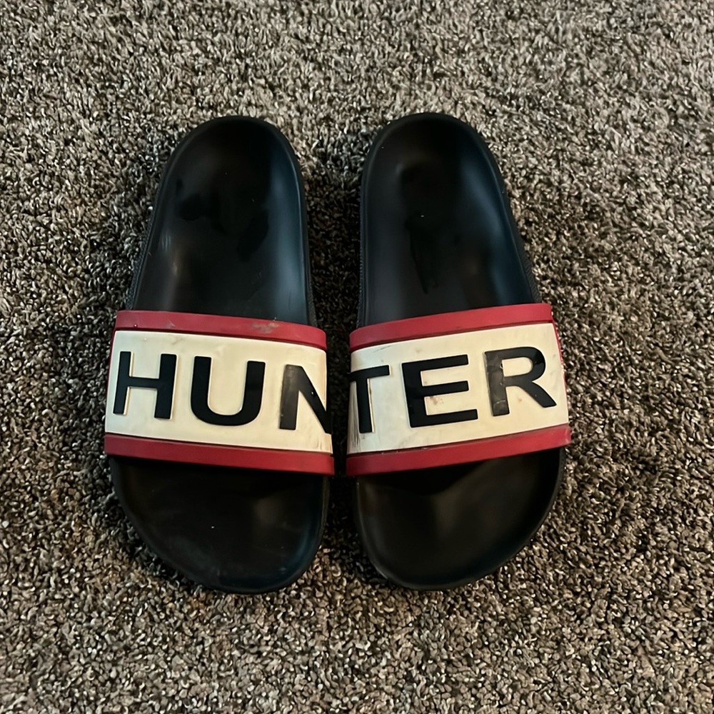 Hunter slides size 8